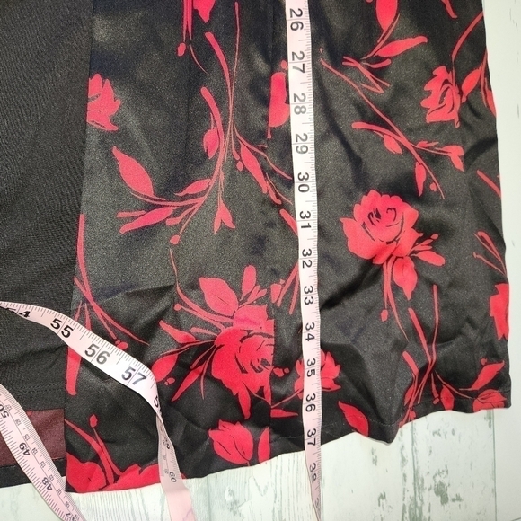 Nottibianche Robe SIZE Small Black & Red Floral EUC - Picture 12 of 13